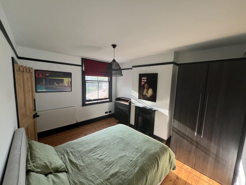 Photo 1: Furnished double bedroom