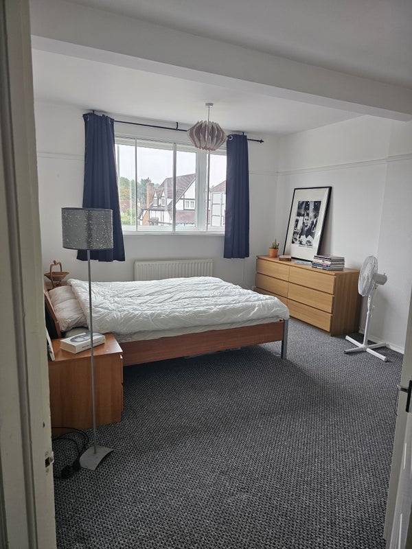 Photo 1: The room offered to rent.
