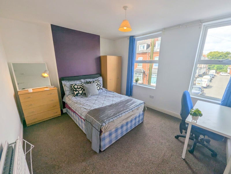 Photo 1: Room 2