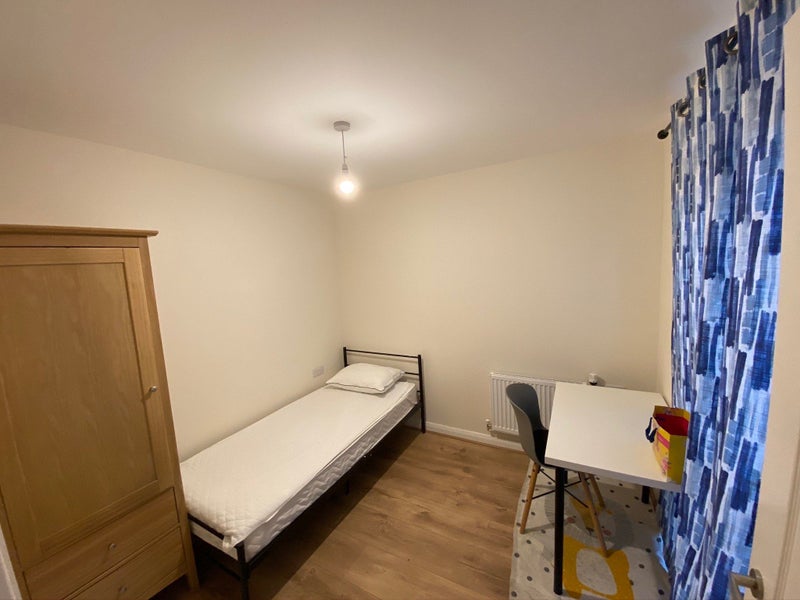 Photo 1: Single bedroom