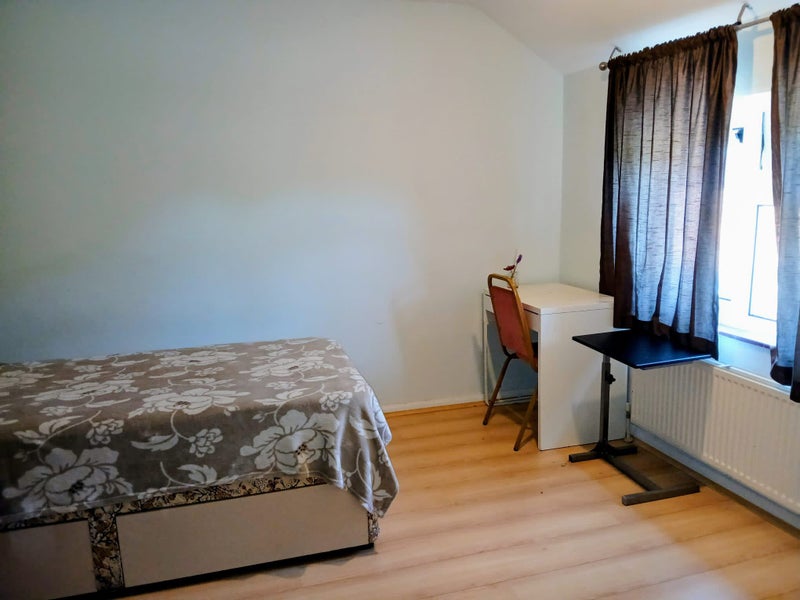 Photo 1: ROOM
