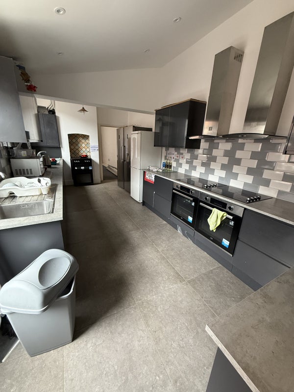 Photo 1: Kitchen