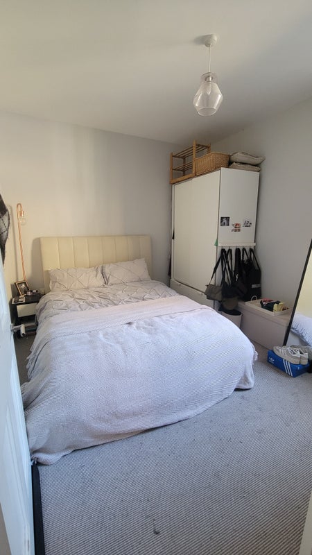 Photo 1: Bedroom (unfurnished but this is a kingsize bed for size))