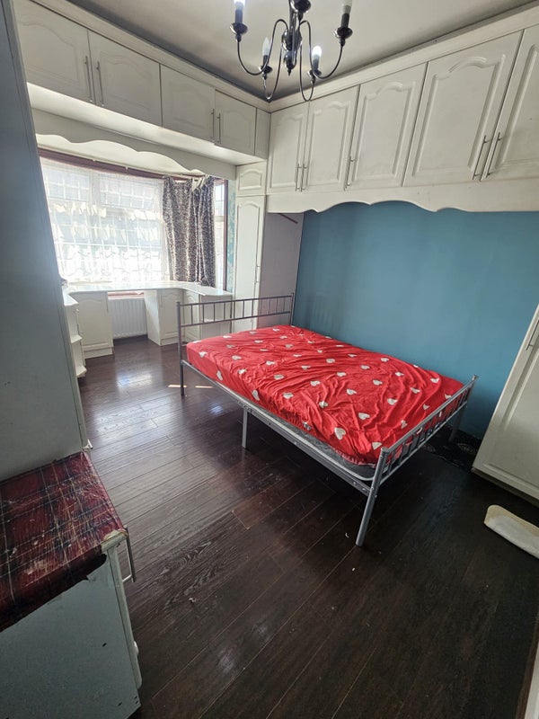 Photo 1: Bedroom