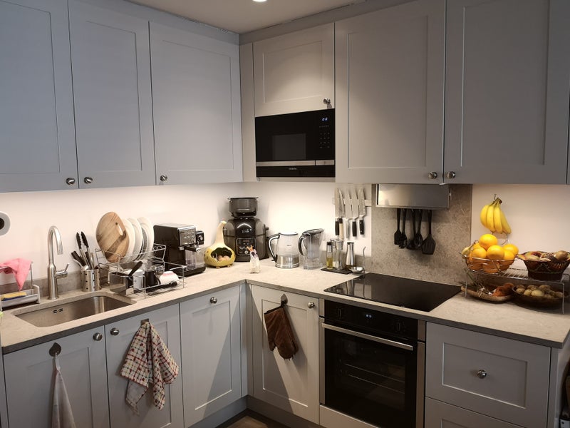Photo 1: Kitchen 