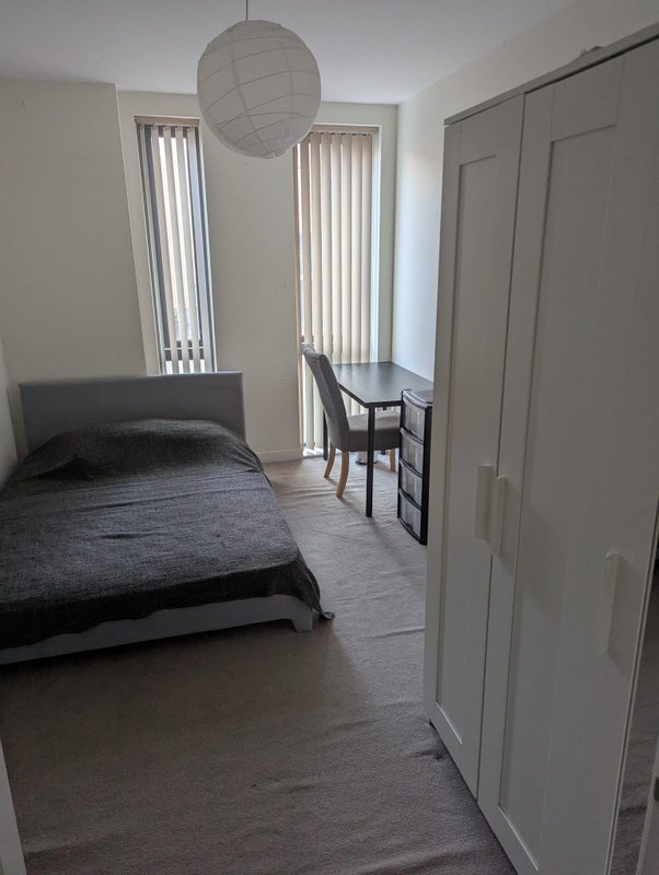 Photo 1: Bedroom