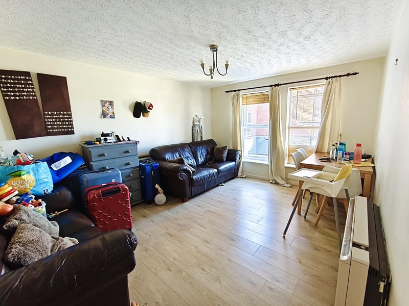 Photo 1: Hall/ Lounge