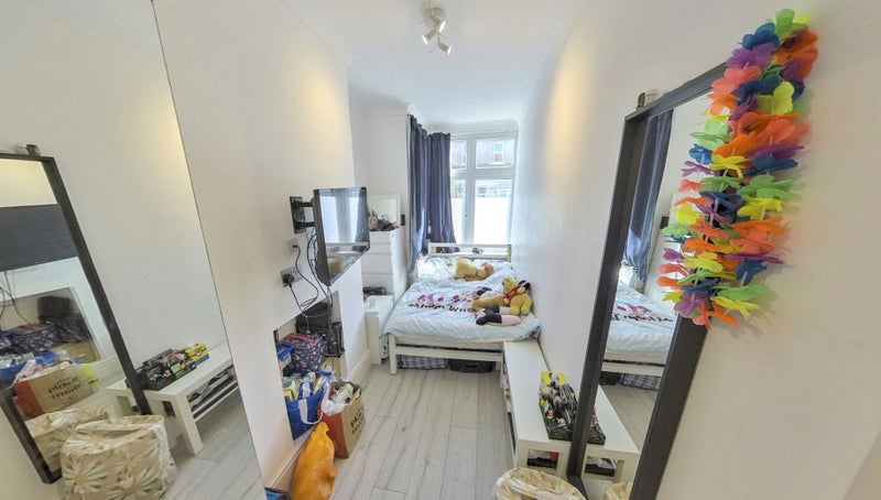 Photo 1: Bedroom 1