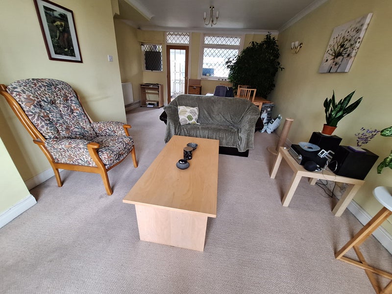 Photo 1: Lounge