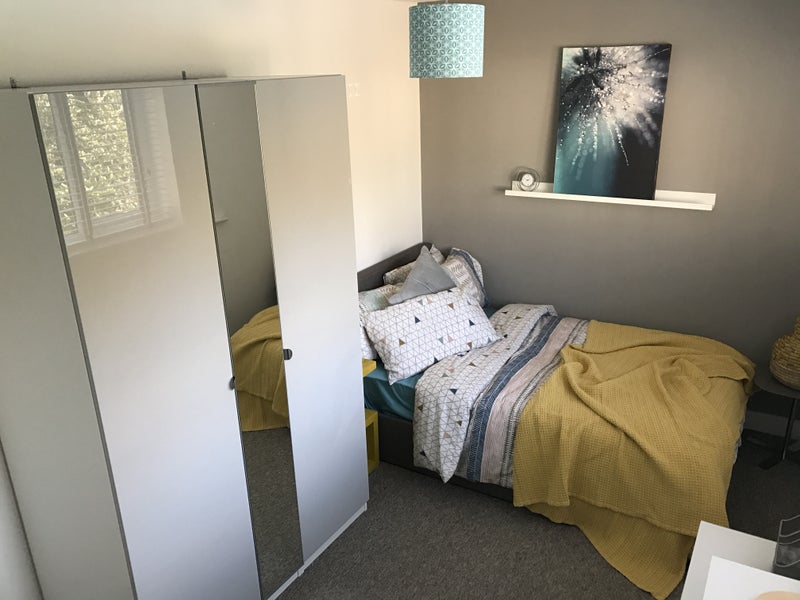 Photo 1: Lovely ensuite room