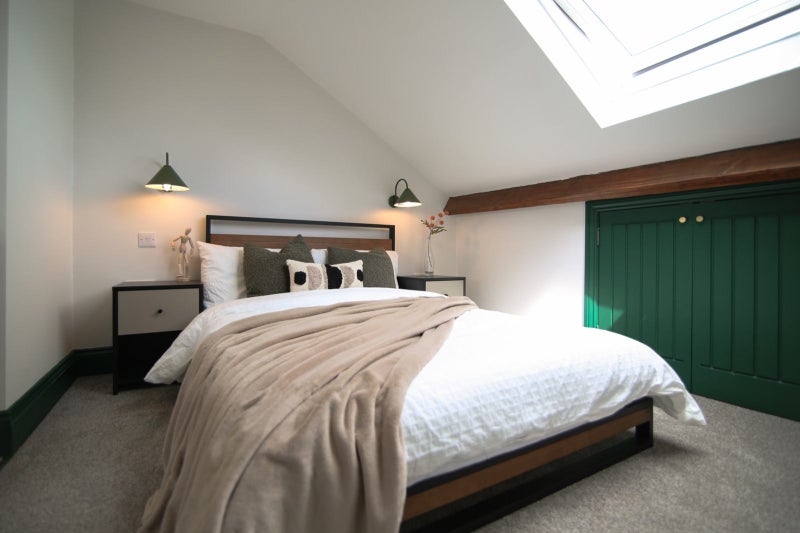 Photo 1: Room 7