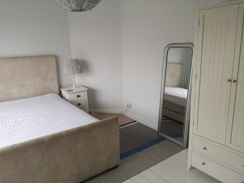 Photo 1: big bedroom
