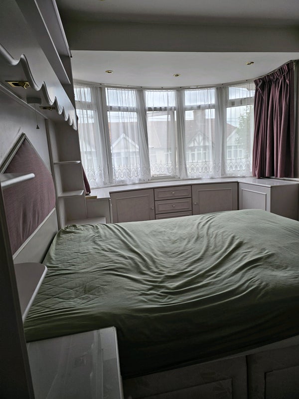 Photo 1: Furnished double room