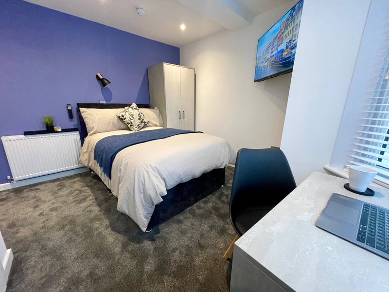 Photo 1: Room 3 w/ Ensuite