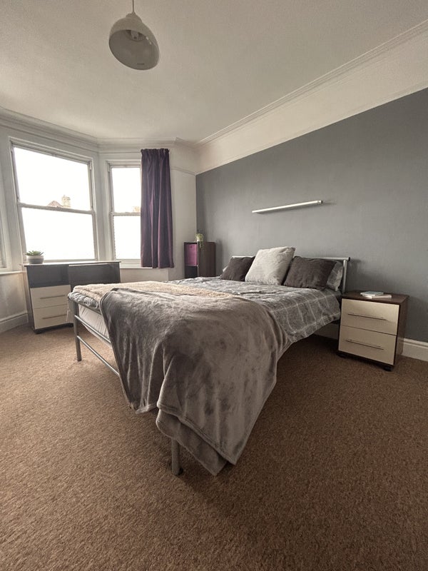 Photo 1: £795 Extra Large Double En-suite