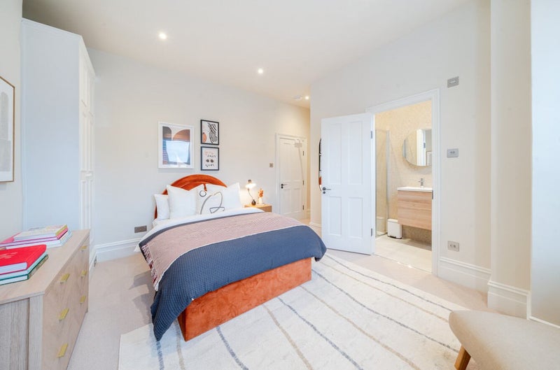 Photo 1: Bedroom 4 (Ensuite) £1700