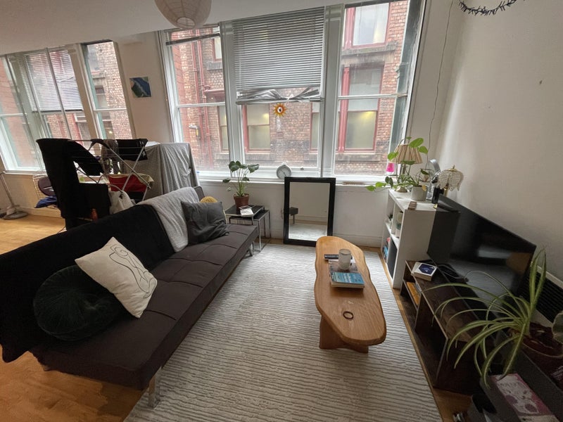 Photo 1: Lounge + Kitchen 