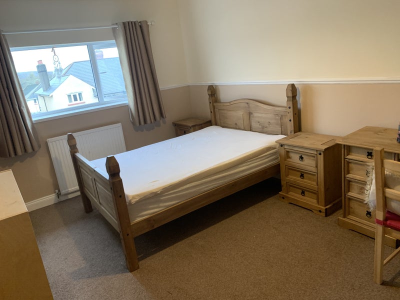 Photo 1: Large double bedroom AVAILABLE