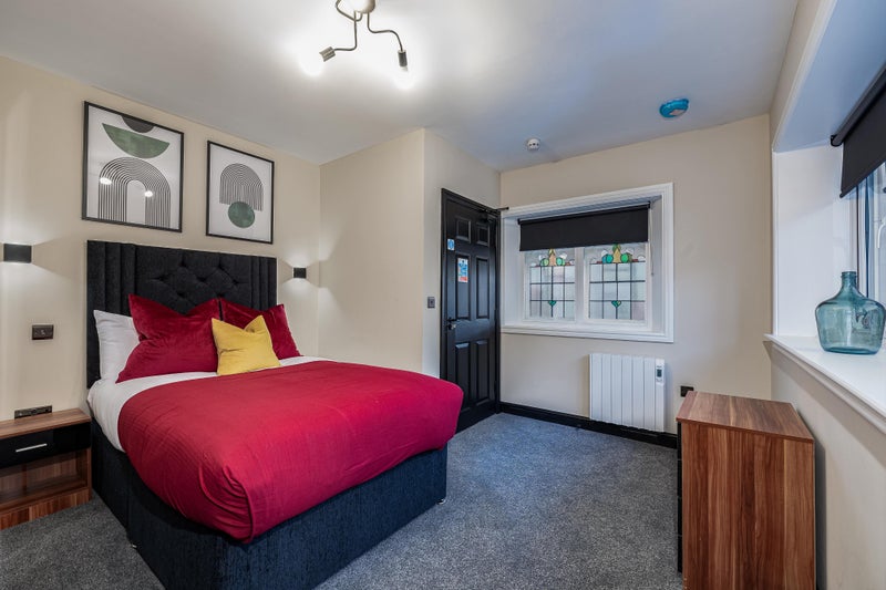 Photo 1: Room 4 -available room