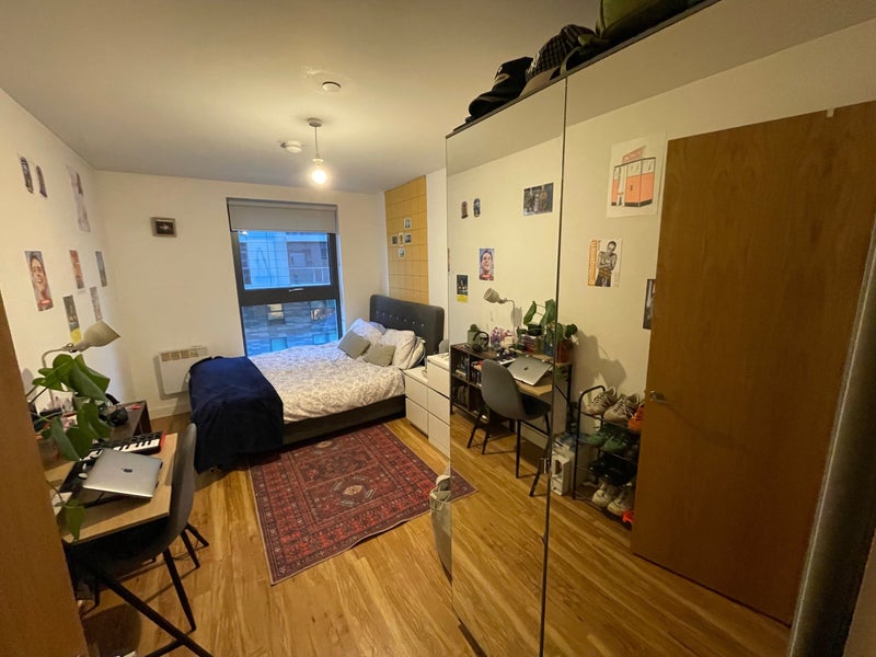 Photo 1: Bedroom