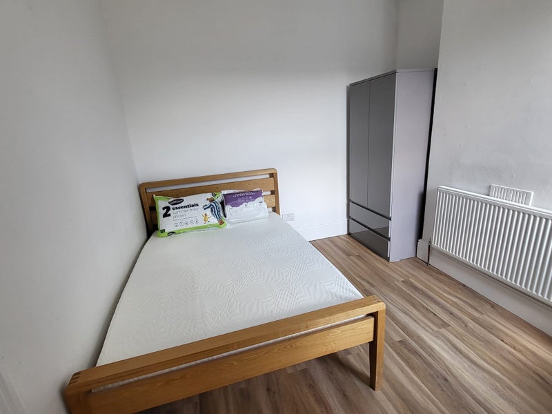 Photo 1: Double Bedroom Furnished