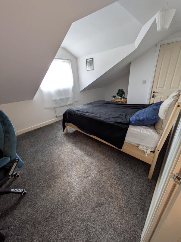 Photo 1: The room