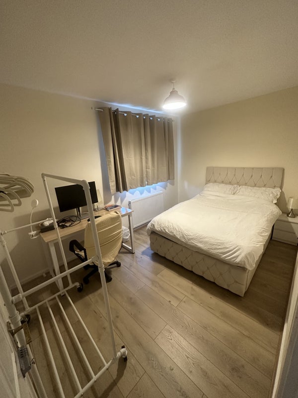 Photo 1: Bedroom 