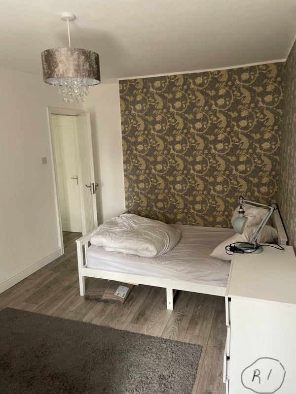 Photo 1: Bedroom 5/1