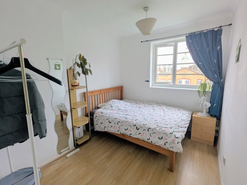 Photo 1: Room 1