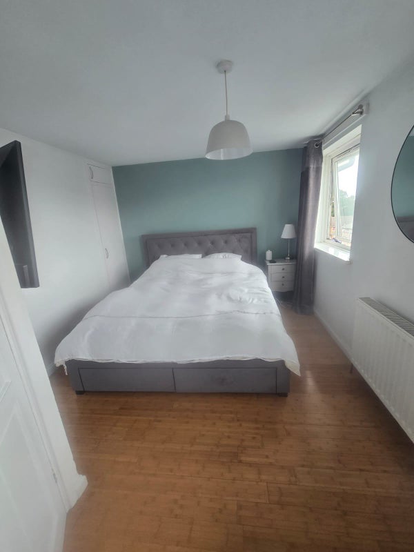 Photo 1: Bedroom