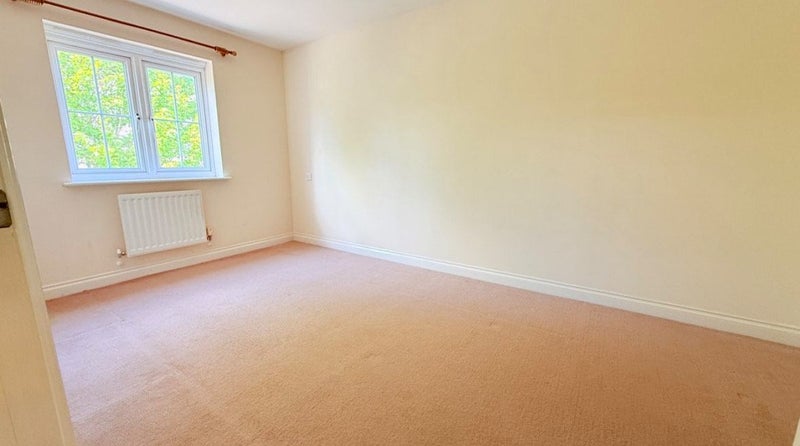 Photo 1: Unfurnished double bedroom 