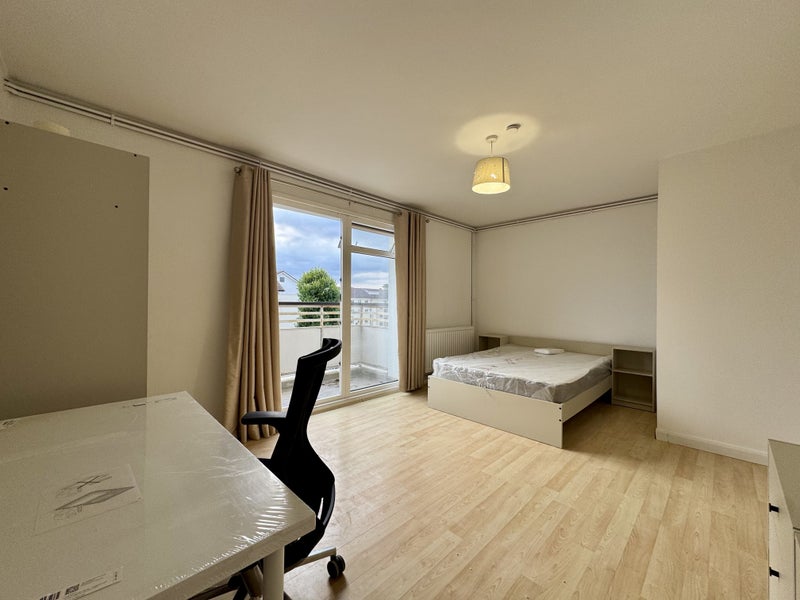 Photo 1: Room 1: £220 PW (Single occupancy)