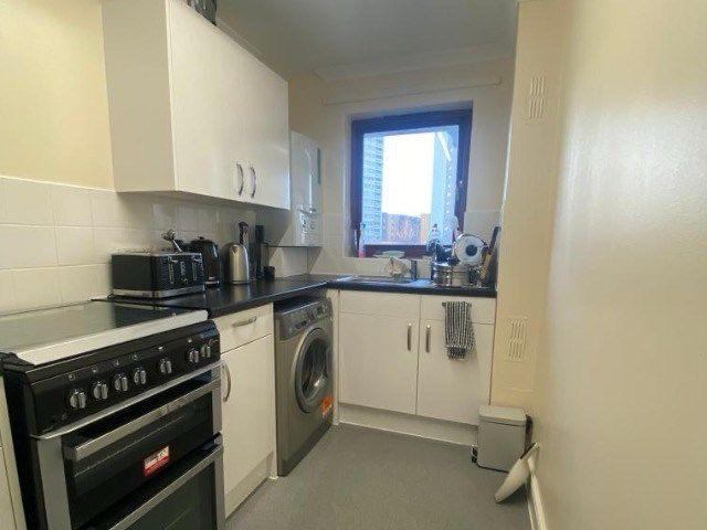 Photo 1: Fully equiped modern kitchen