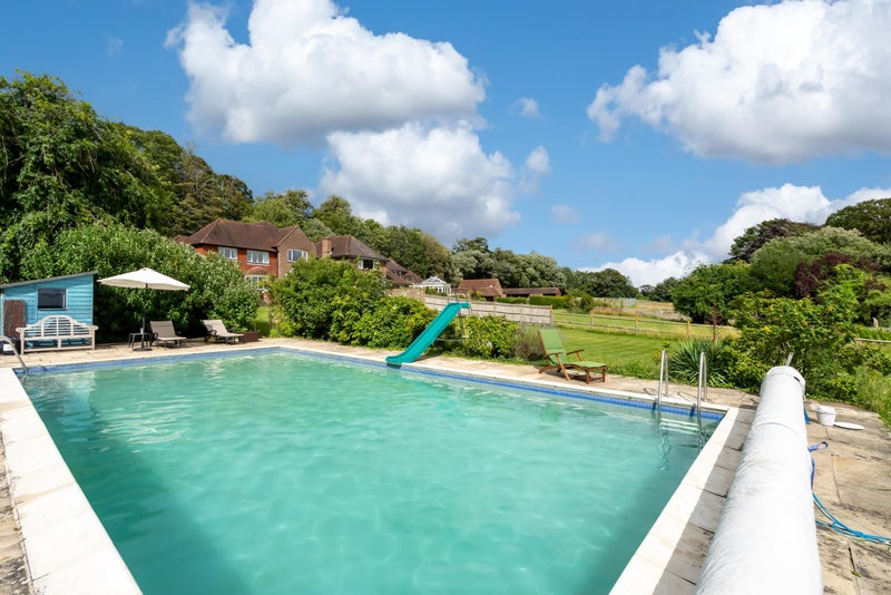 Photo 1: swimming pool open April to October