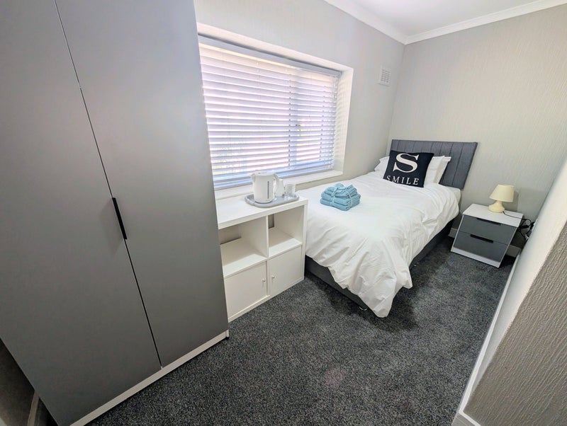 Photo 1: Room 4 - Single En Suite £115 Per Week