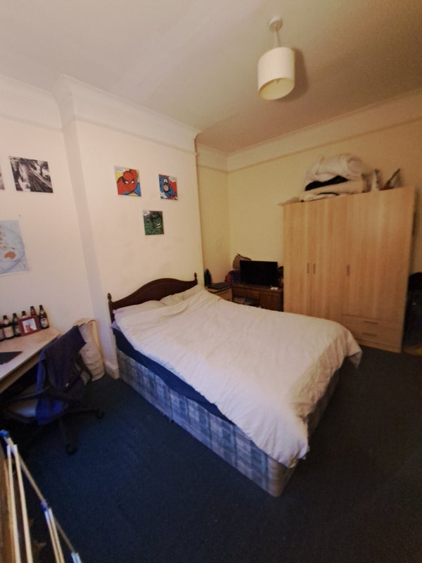 Photo 1: Dbl bedroom available from September