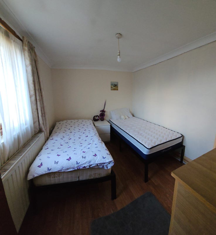 Photo 1: Cosy Double Room available