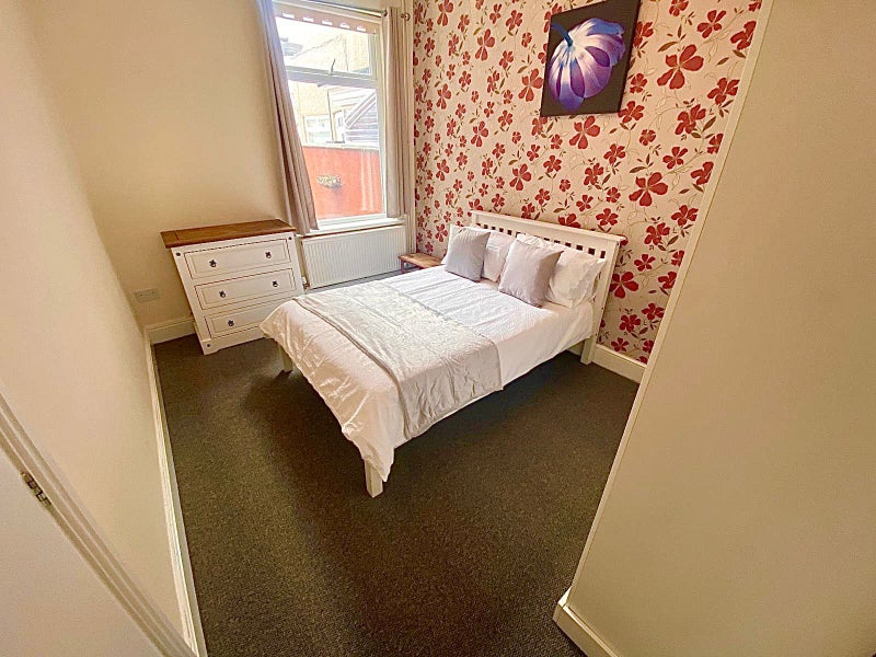 Photo 1: Room 2