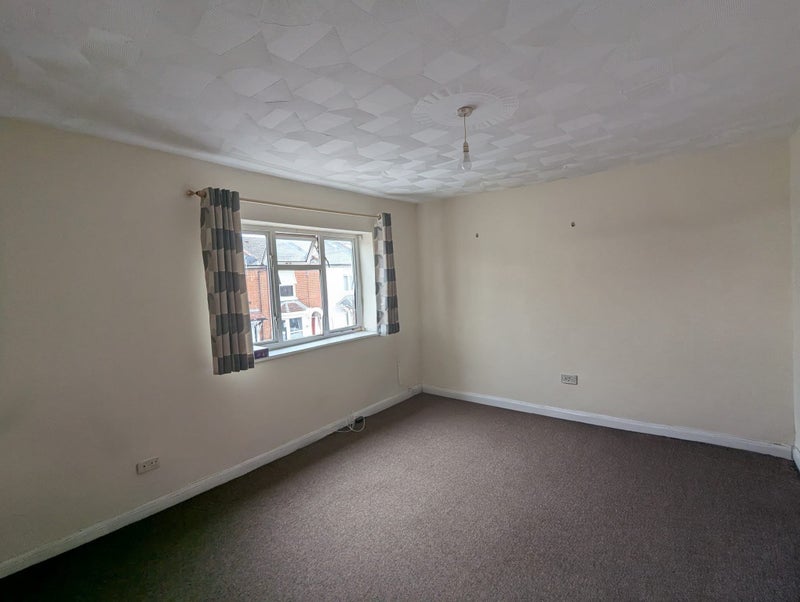 Photo 1: Living room