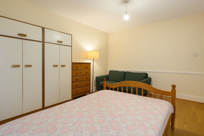 Photo 1: Large Double room