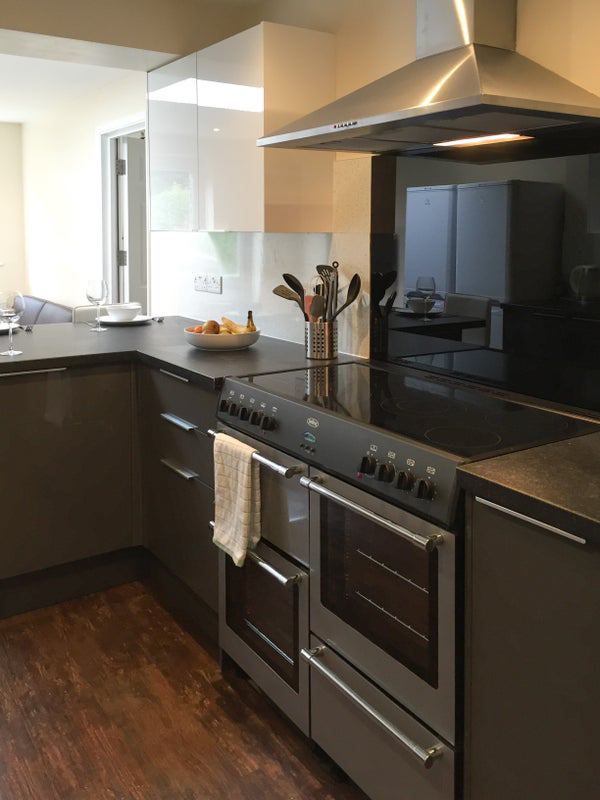 Photo 1: Great Communal Kitchen