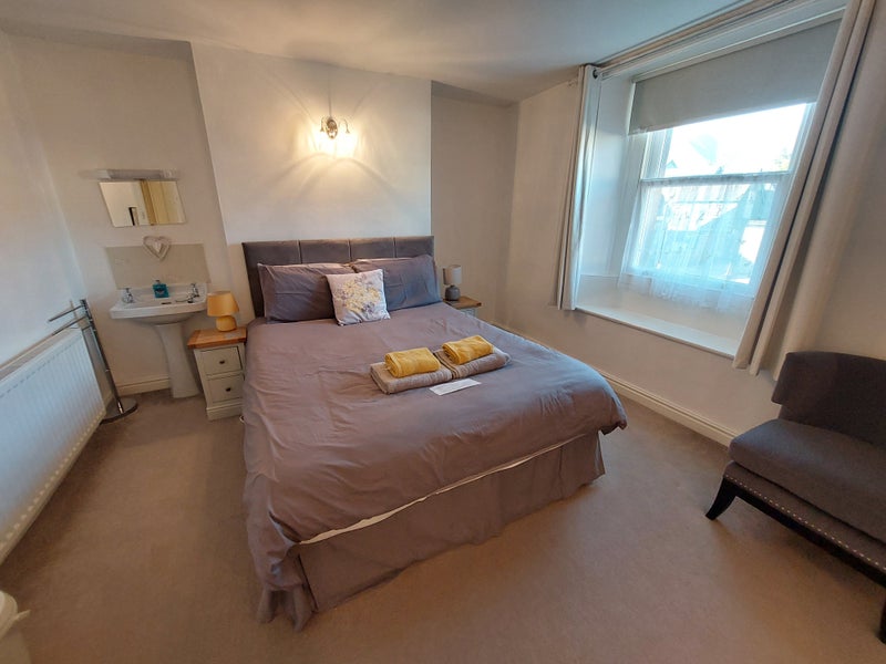 Photo 1: Lovely room.