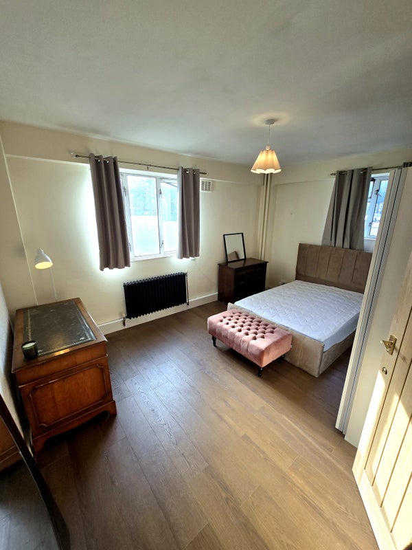 Photo 1: Bedroom 4