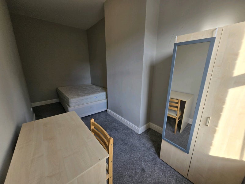Photo 1: £750