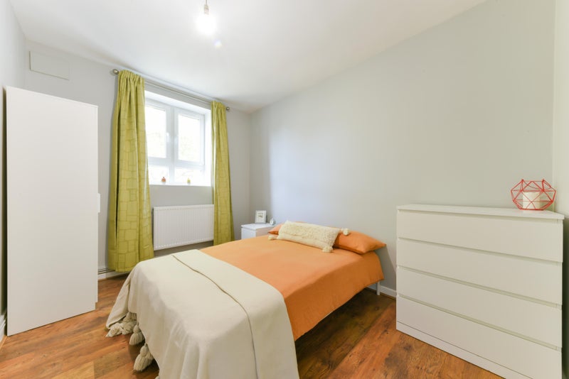 Photo 1: Room 1- Double Room £1050 pcm, not suitable for couples