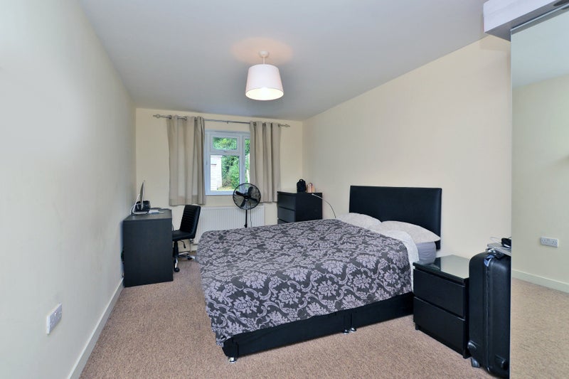 Photo 1: Room 1 - Our BIGGEST Double Ensuite £970pcm bills included