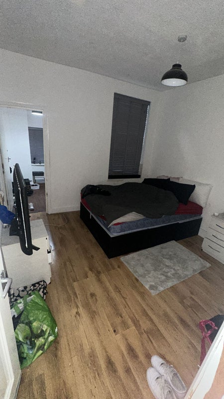 Photo 1: Large Bedrom 1