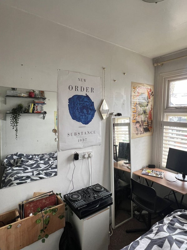 Photo 1: Room