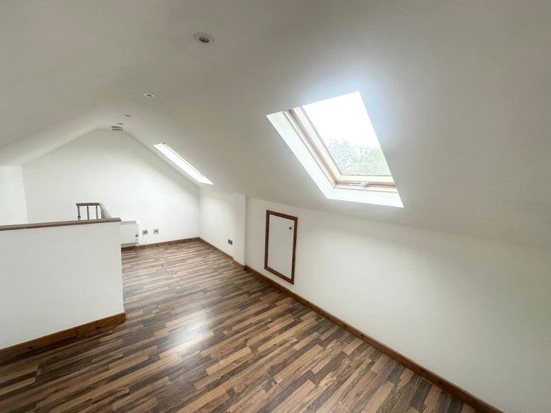 Photo 1: Bedroom