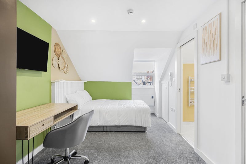 Photo 1: Room F, Perfect for a Couple - £1050 per month